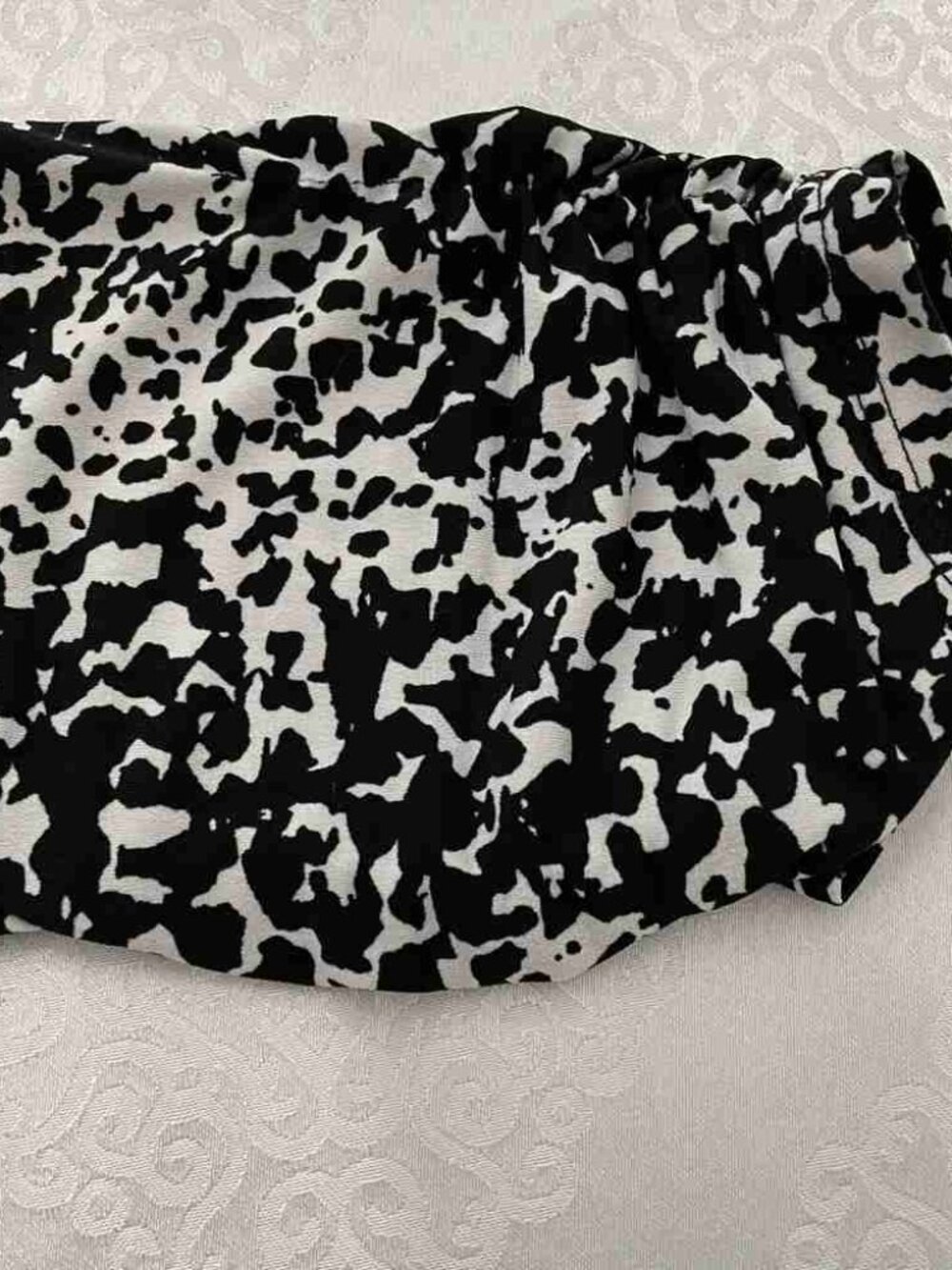 Evan Picone women’s black and white long sleeve Rushed. Blouse size large . - Picture 4 of 4